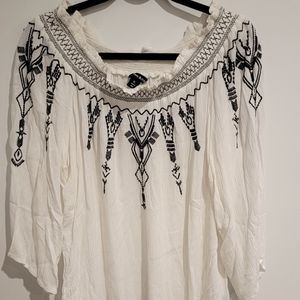 Terre Bleue. XL Top. White w/Black Detail.